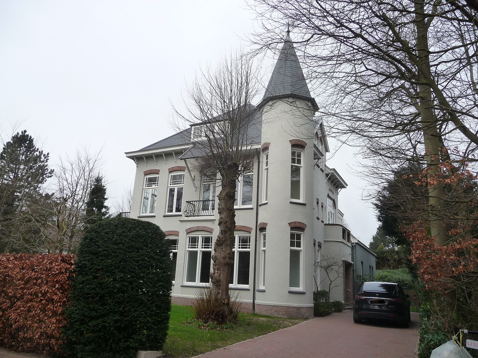 Klassieke villa met torentje